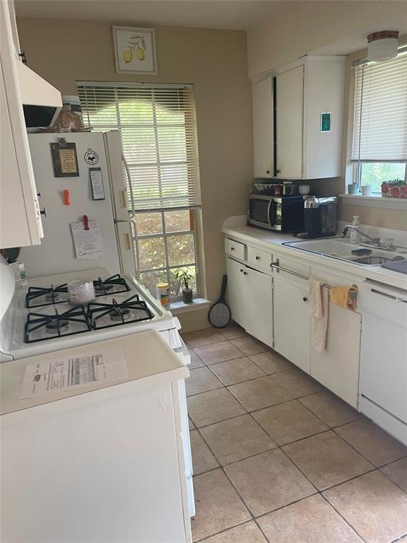 Building Photo - 8103 Exmoor Dr