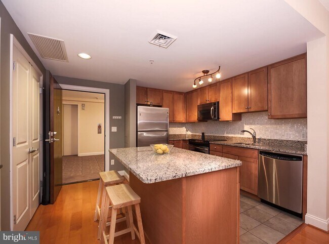 Foto del edificio - 1020 N Highland St
