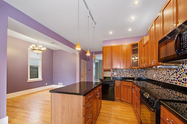 Building Photo - 2636 N Ashland Ave
