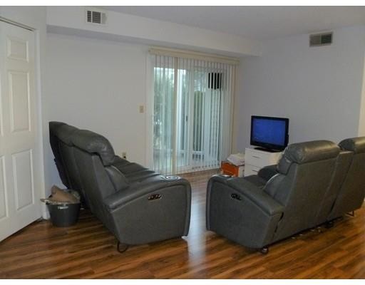 Foto del edificio - 750 Whittenton St