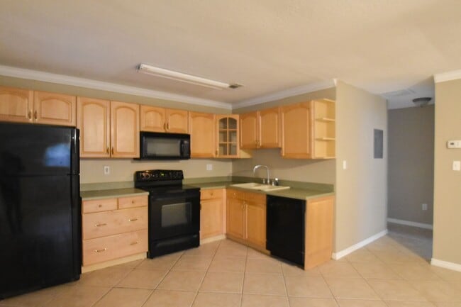 Building Photo - Amazing Private 3/2 near Sweet Water!