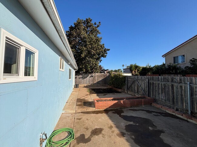Foto del edificio - Coastal Comfort in Imperial Beach – 2 Bed, 1 Bath Home with Private Garage