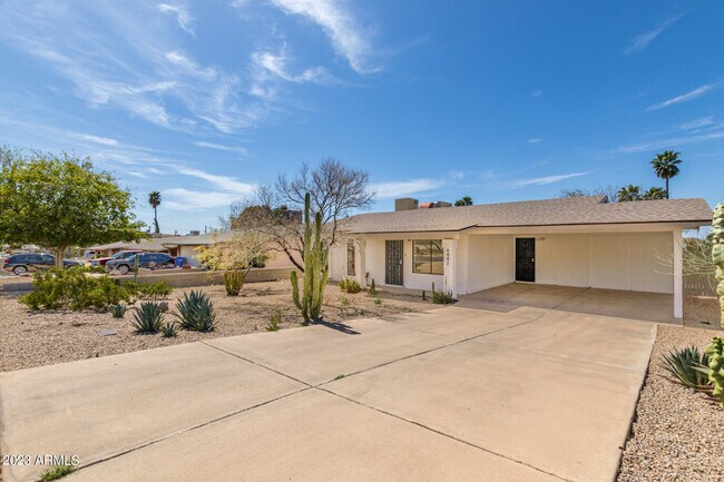 Foto del edificio - 9442 N 16th St