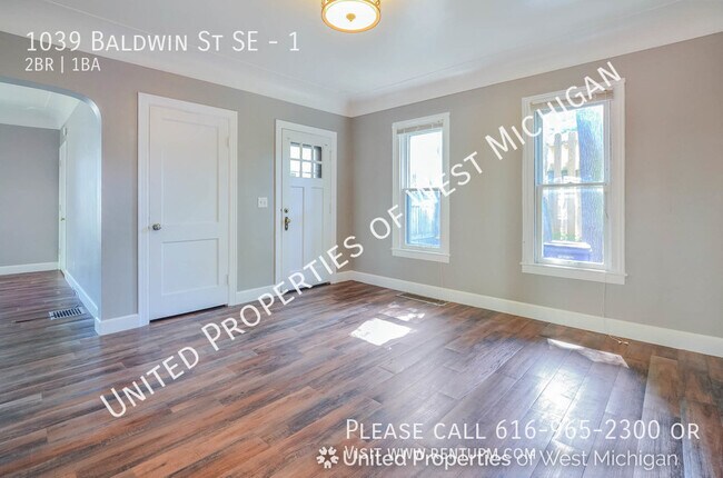 Building Photo - Available Now | Cute 2 Bedroom, 1 Bathroom...