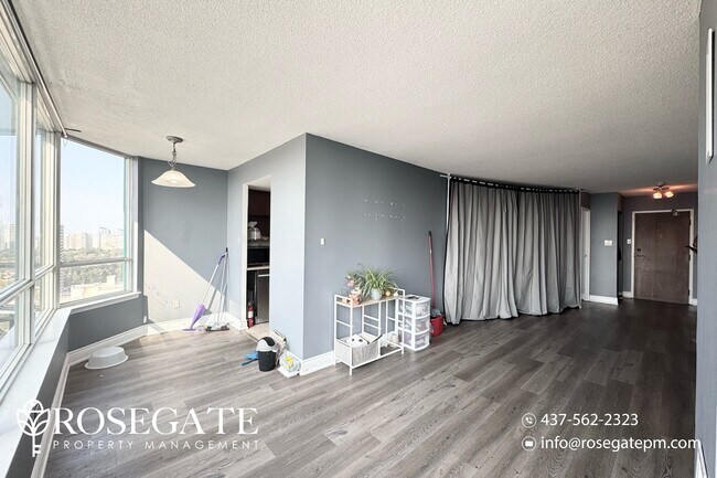 Photo du bâtiment - Bright 2 Bed 1 Bath Condo with Stunning Vi...