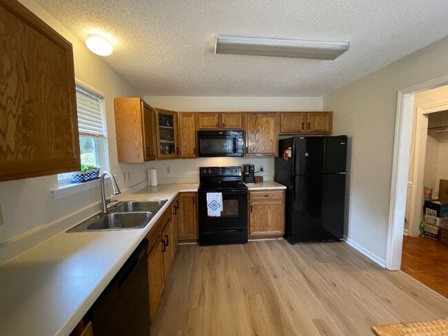 Building Photo - 801 Fox Den Ct