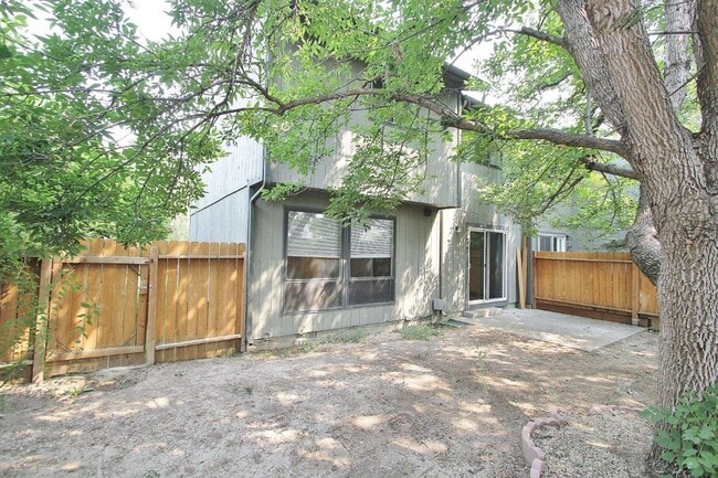 Building Photo - 9495-9497 W Edna St