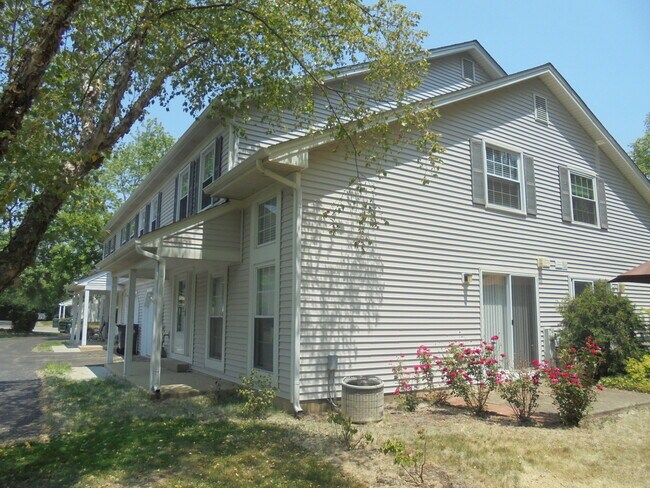 Building Photo - 269 Butternut Ln
