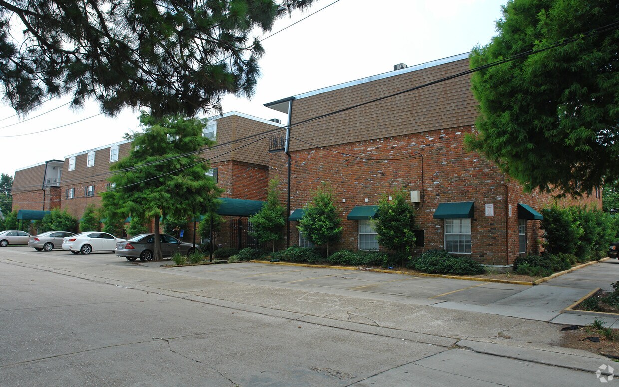 Foto del edificio - 3009 Ridgelake Dr