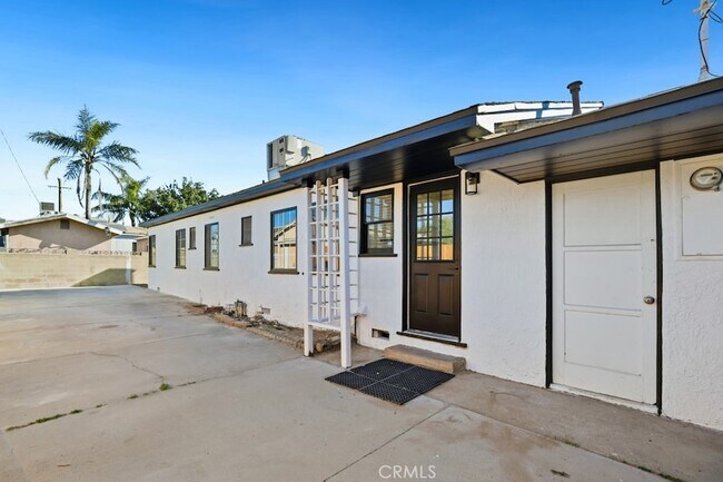 Foto del edificio - 7726 Blanchard Ave