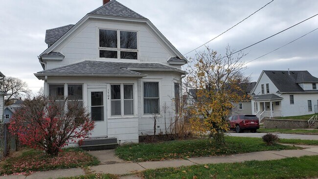 Building Photo - 1704 16th Ave