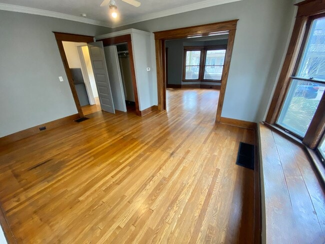 Foto del edificio - 621 Stanley Terrace NE
