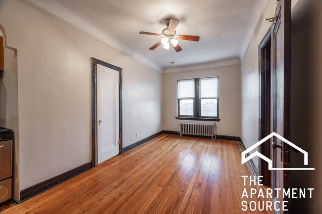 Building Photo - 948 W Cuyler Ave