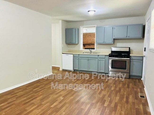 Building Photo - 5015 Grapevine Dr