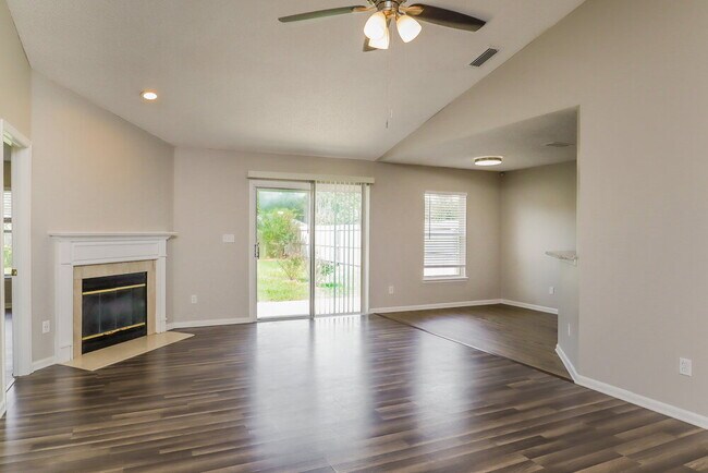 Foto del edificio - 1662 Sugarpine Drive