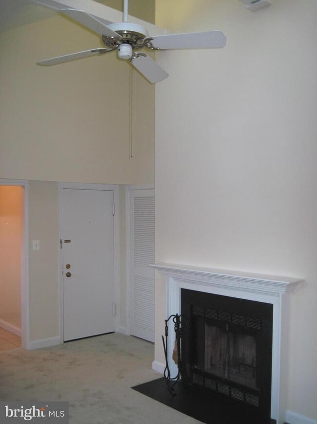 Building Photo - 2107 N Taft St