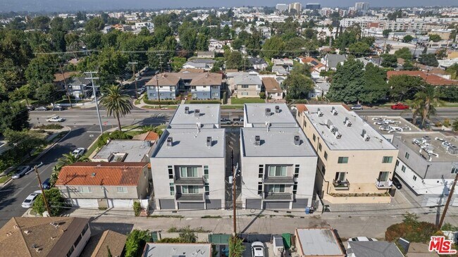 Building Photo - 5112 Cahuenga Blvd