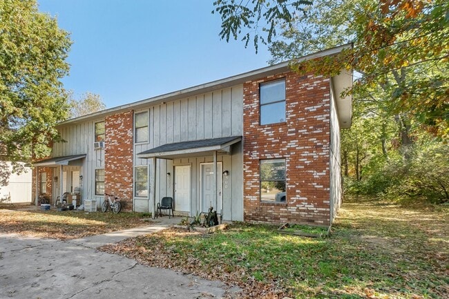 Building Photo - 500 N Betty Jo Dr Fourplex