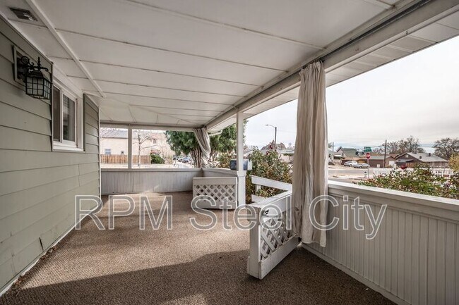 Foto del edificio - 903 W 15th St