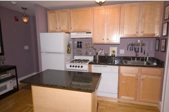 Building Photo - 140 Huron Ave