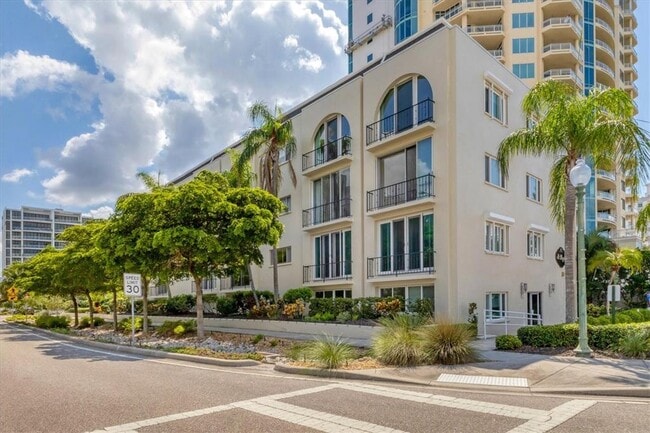 Building Photo - 301 S Gulfstream Ave