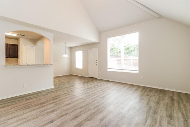 Foto del edificio - 25259 Sanitas Valley Dr