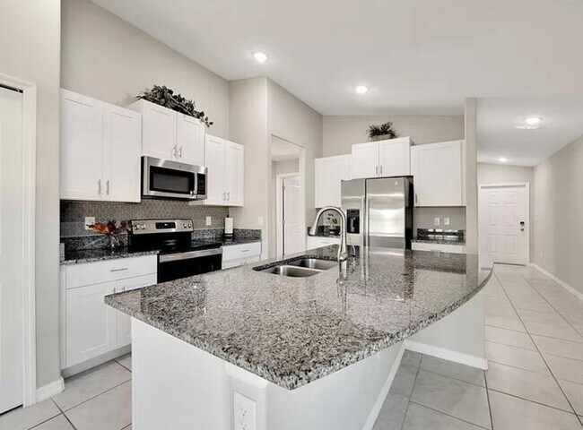 Building Photo - 573 Argyll Dr