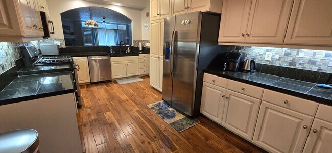 Foto del edificio - Fully Furnished 3 Bed 2 Bath in Provo