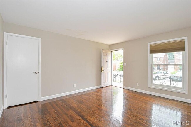 Foto del edificio - 7359 Balson Ave