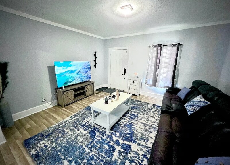 Foto principal - 3004 E Michigan St