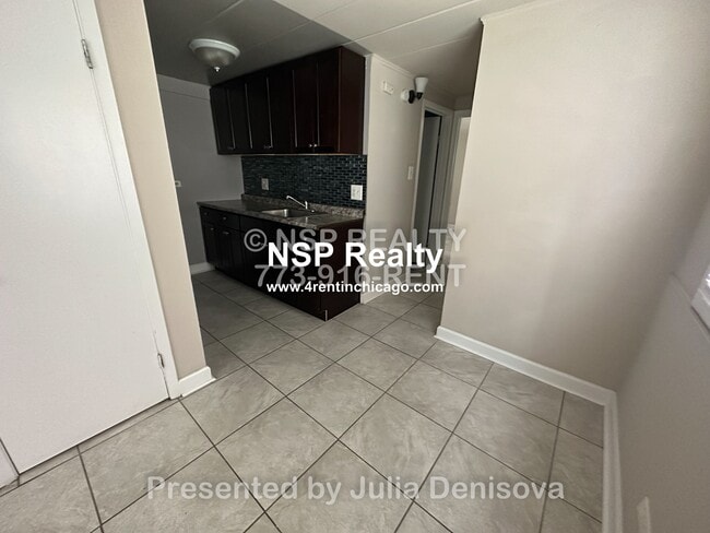 Building Photo - 9630 Ivanhoe Ave