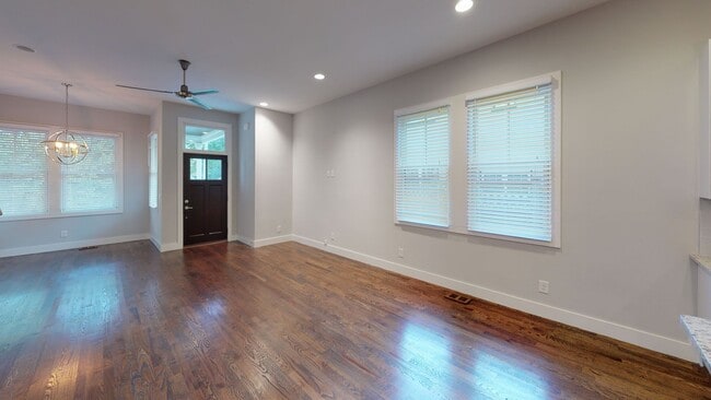 Building Photo - Beautiful East Nashville Bungalow