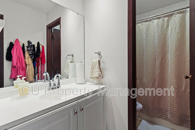 Foto del edificio - 1924 Melrose Dr