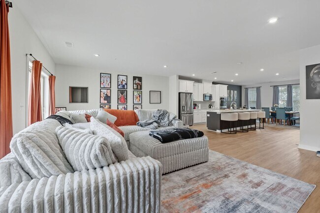 Foto del edificio - 709 Thomas Ln