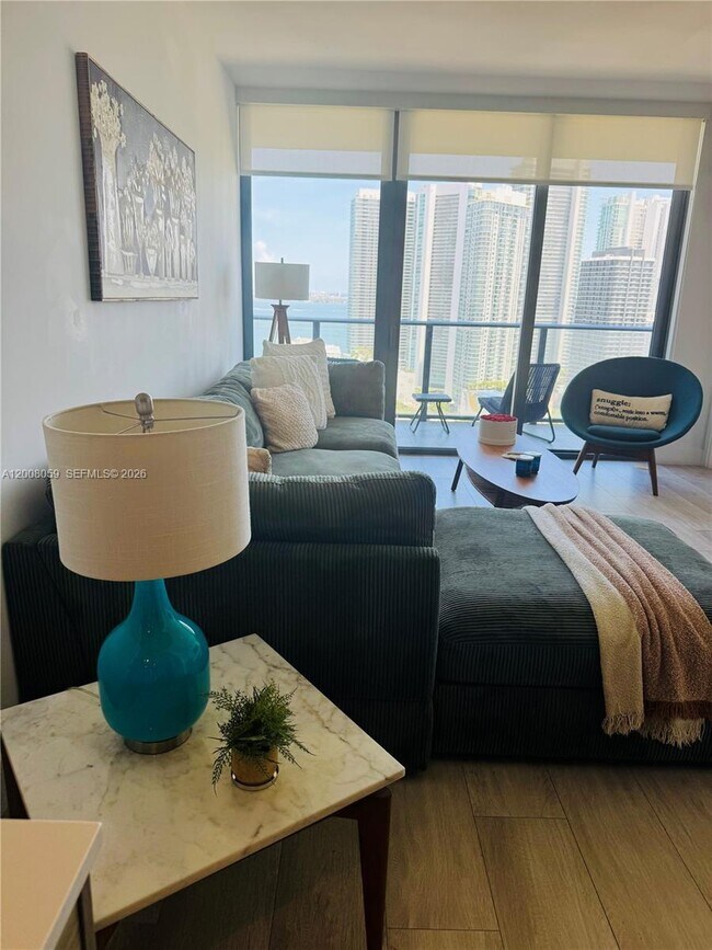 Foto del edificio - 121 NE 34th St