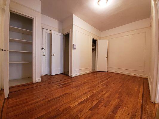 Foto del edificio - 3 bedroom in BRONX NY 10456