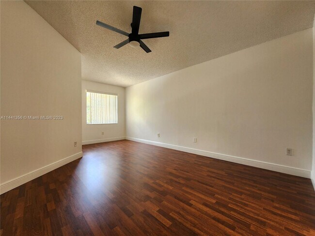 Foto del edificio - 9625 NW 1st Ct
