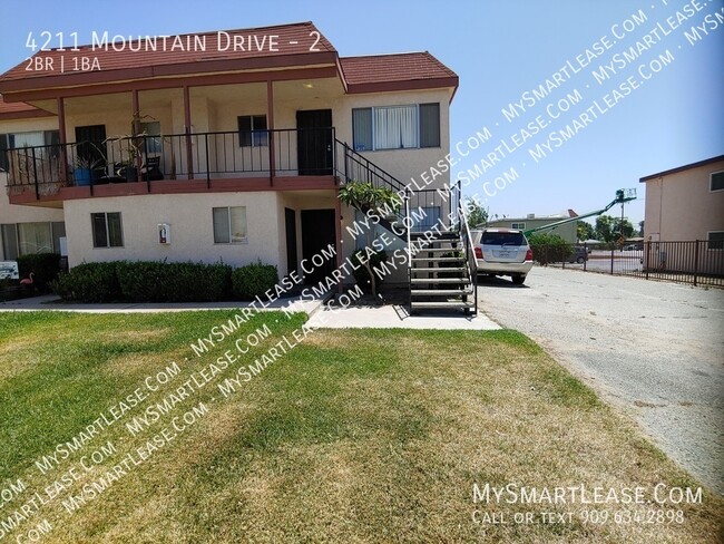 Foto del edificio - 4211 Mountain Dr