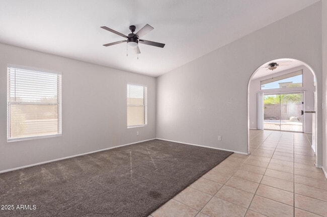 Building Photo - 208 E Devon Dr