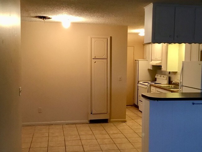 Foto del edificio - 1 br, 1 bath House - 1102 N. Carol Lane