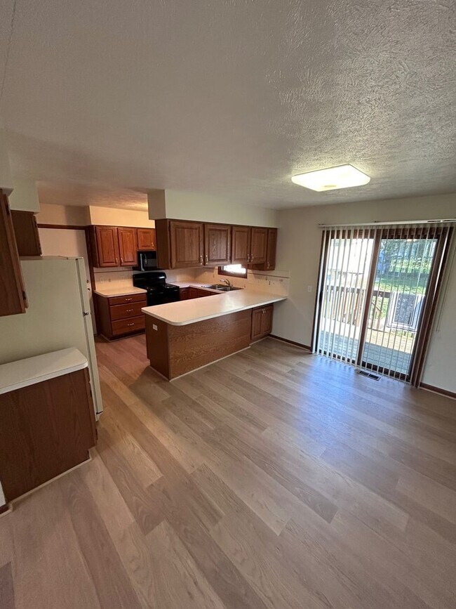 Foto del edificio - 963 Vos St