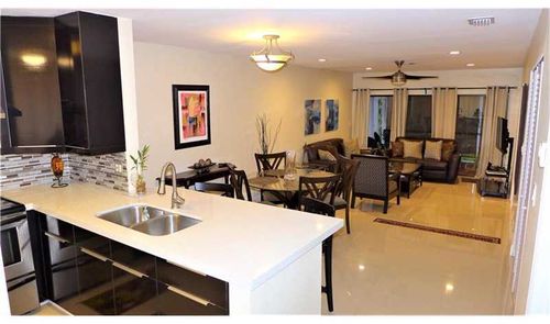 Foto del edificio - 3952 NW 77th Ave