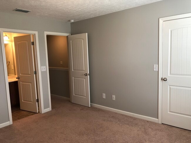 Bedroom #2 with closet and bathroom - 1514 Sprucedale Dr