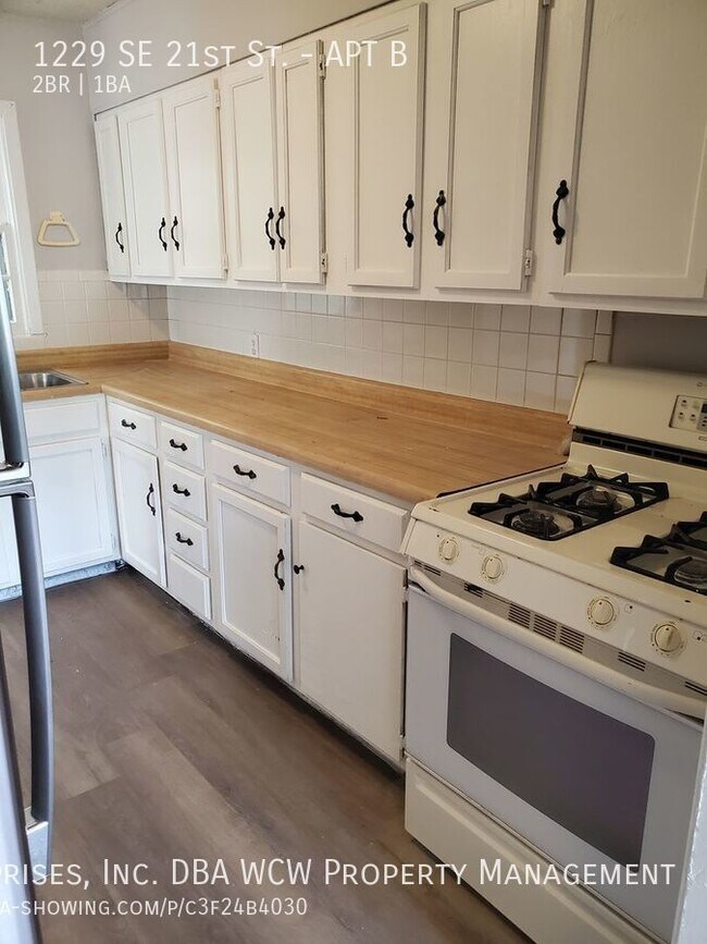 Building Photo - Nice 2 bedroom 1 bath duplex!