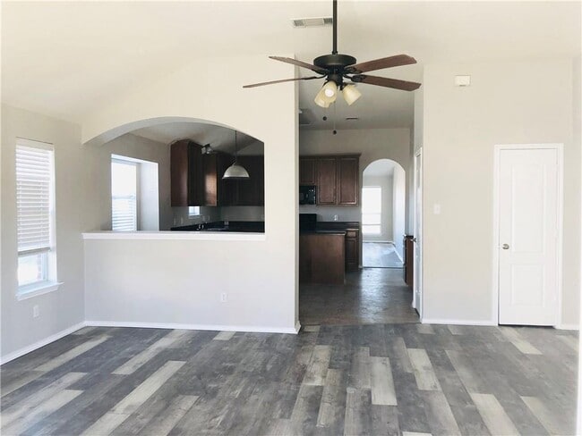 Building Photo - 3750 Sandy Brook Dr