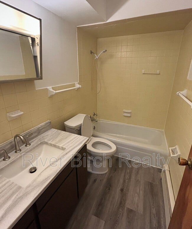 Building Photo - 616 New St