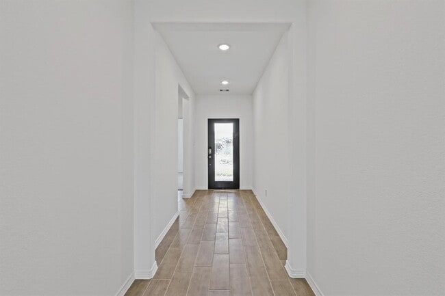 Building Photo - 23015 Forebear Dr