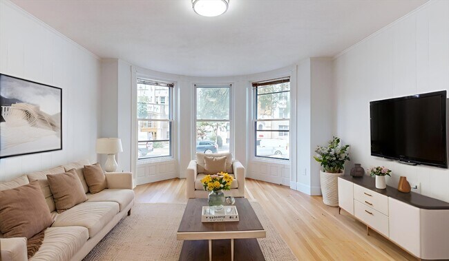 Building Photo - 513 Beacon St