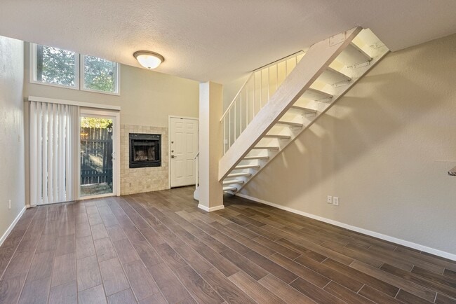 Building Photo - Charming home with 2 Bedrooms and 1 bathro...