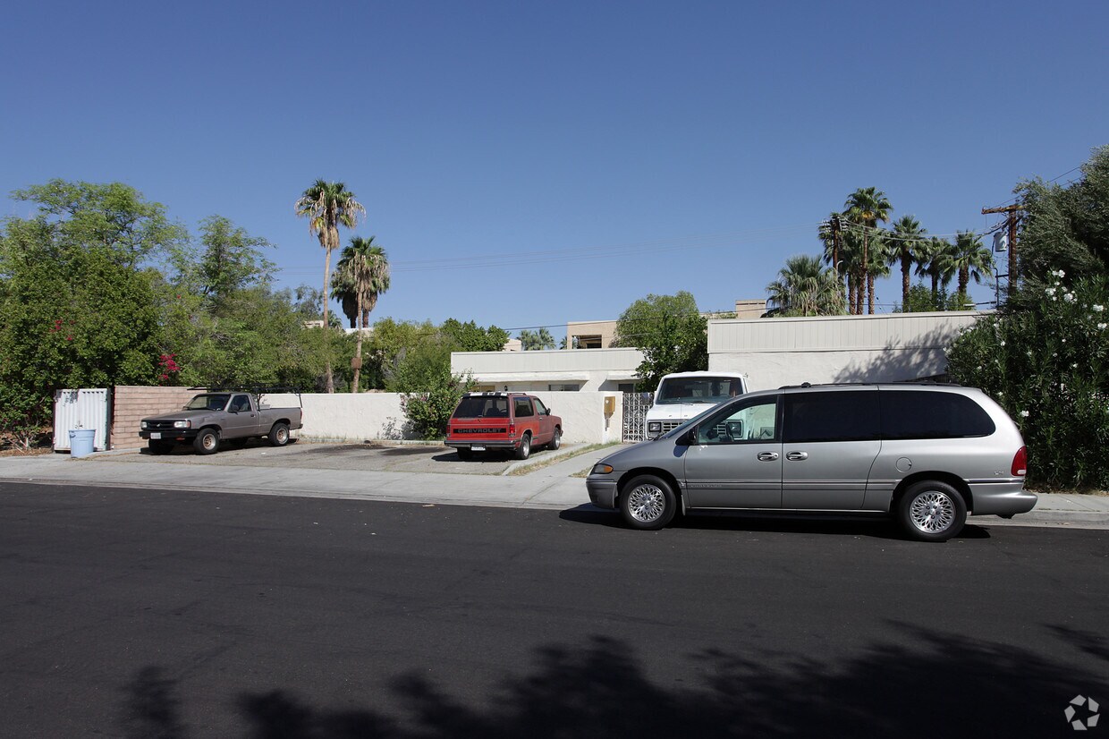 Building Photo - 940 E Cottonwood Rd